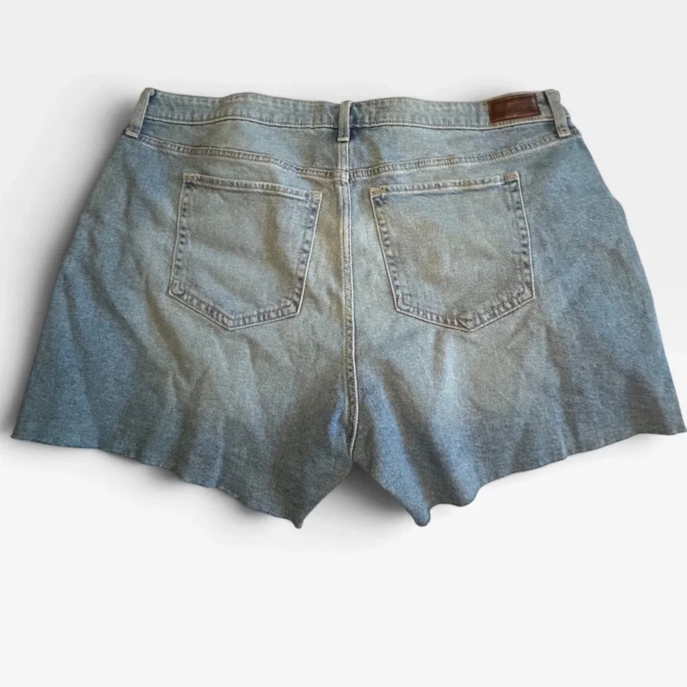 Hollister Ultra High-Rise Mom Shorts 21 W35 Light Wash Floral Patchwork 3 Inseam
